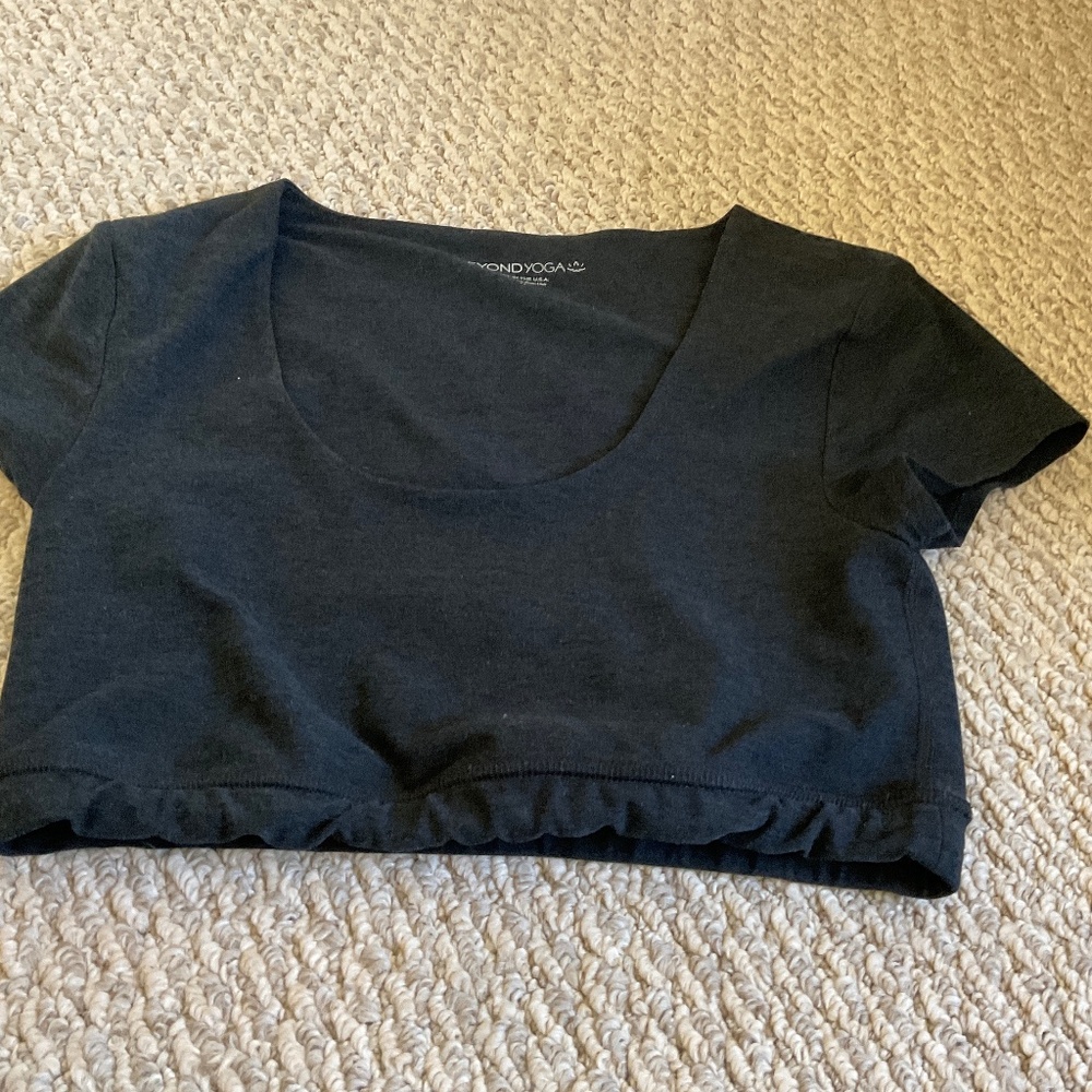 Beyond yoga space dye charcoal black cropped top